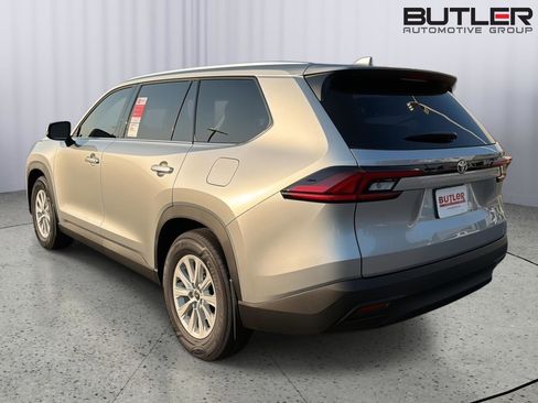 New 2026 Toyota Grand Highlander FWD image 4