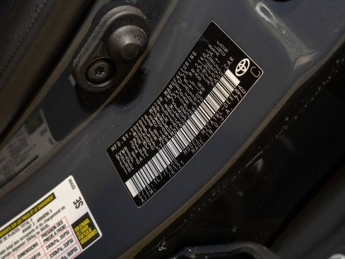 Used 2025 Toyota Corolla LE image 19