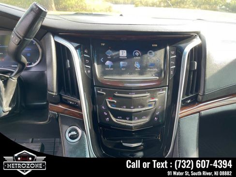 Used 2016 Cadillac Escalade 2WD image 32