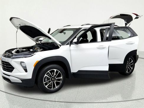 Used 2024 Chevrolet TrailBlazer LT AWD/4WD image 9