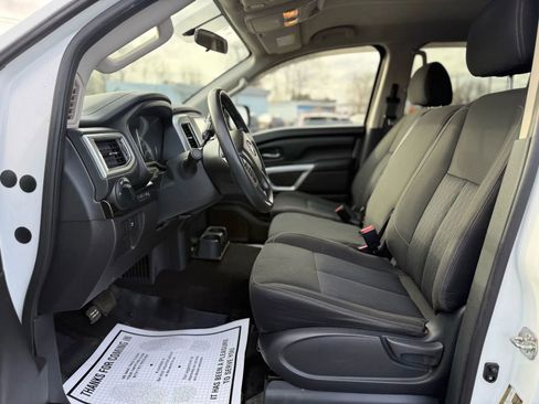 Used 2018 Nissan Titan SV image 13