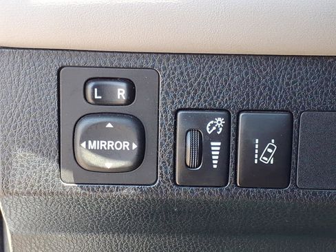 Used 2018 Toyota RAV4 XLE AWD/4WD image 39