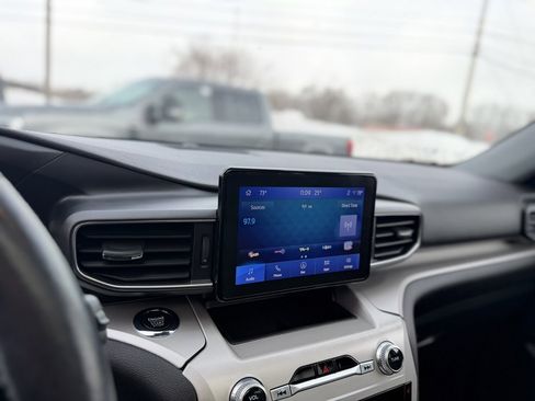 Certified 2022 Ford Explorer XLT w/ Equipment Group 202A image 17