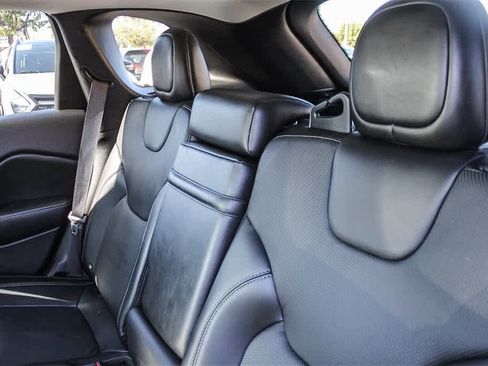 Used 2019 Jeep Cherokee Limited image 24