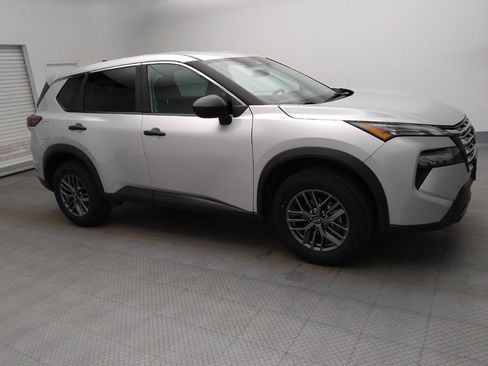 Used 2024 Nissan Rogue S AWD/4WD image 11