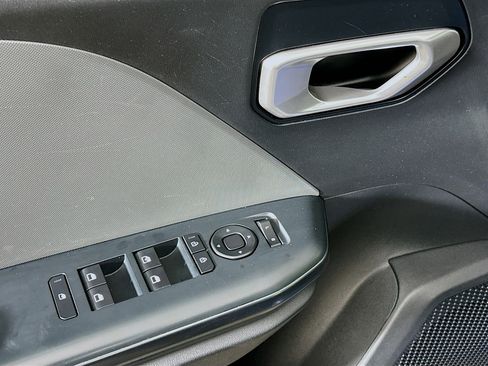 Used 2025 Kia K4 LXS image 15