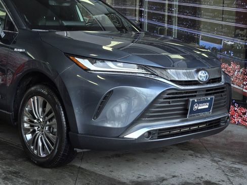 Certified 2021 Toyota Venza XLE image 2