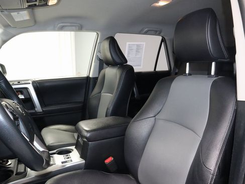 Used 2018 Toyota 4Runner SR5 Premium image 26