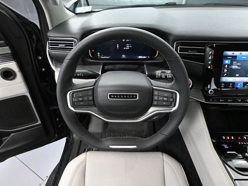 Used 2024 Jeep Wagoneer L Series II w/ Premium Group I image 29