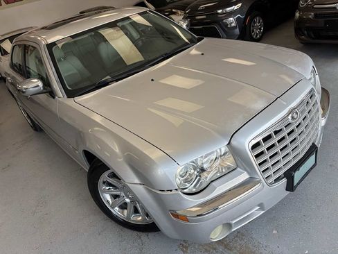 Used 2005 Chrysler 300 C image 5