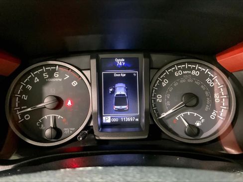 Used 2018 Toyota Tacoma TRD Sport AWD/4WD image 26