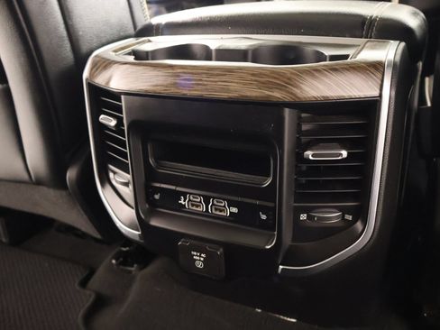 Used 2019 RAM 1500 Laramie AWD/4WD image 16