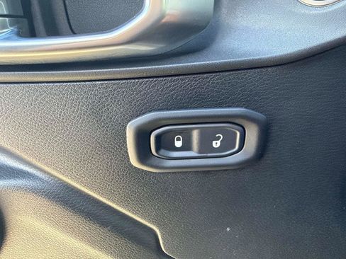 Used 2019 Jeep Wrangler Sport image 15