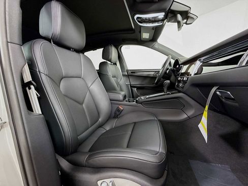 New 2026 Porsche Macan image 30