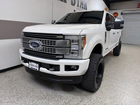 Used 2019 Ford F250 Platinum w/ Platinum Ultimate Package image 3