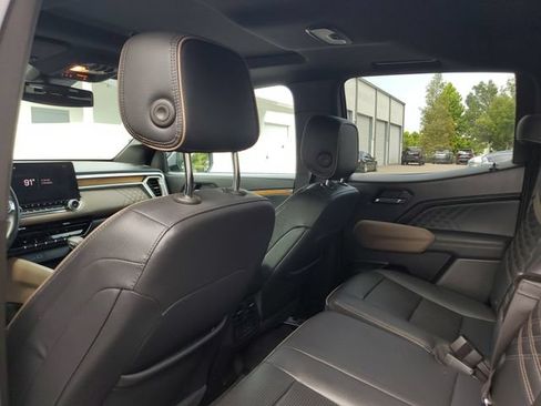 Used 2023 GMC Canyon Denali AWD/4WD image 9