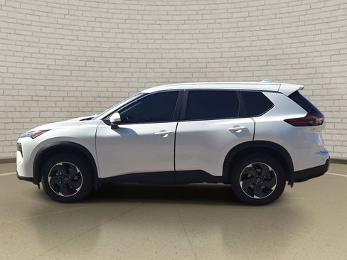 Used 2025 Nissan Rogue SV FWD image 8