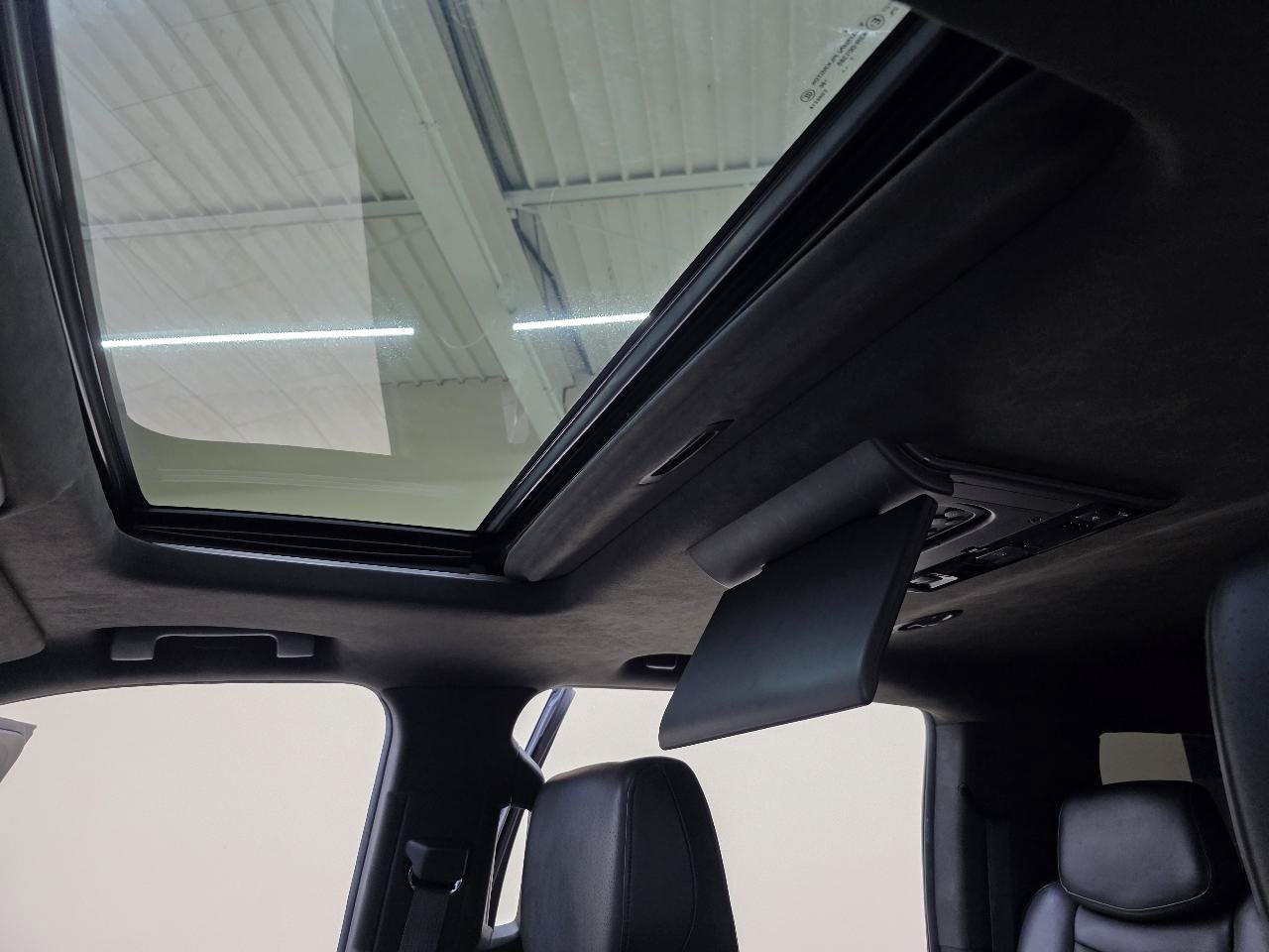 Used 2018 Cadillac Escalade ESV Platinum AWD/4WD image 41
