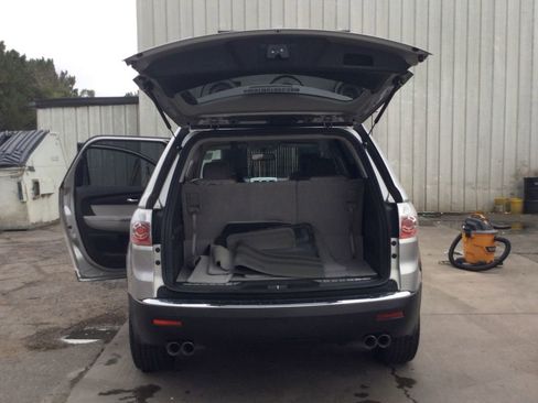 Used 2008 GMC Acadia SLT w/ Cargo Convenience Package image 14