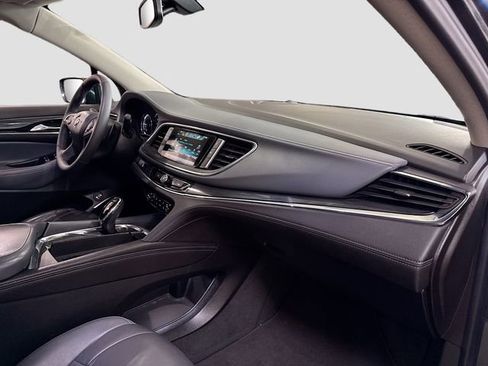 Used 2018 Buick Enclave Essence image 31