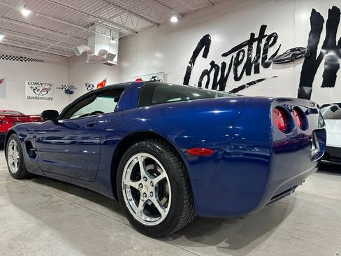 Used 2004 Chevrolet Corvette Coupe w/ Preferred Equipment Group RWD image 4