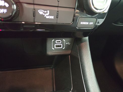 Used 2024 Jeep Compass Latitude AWD/4WD image 25