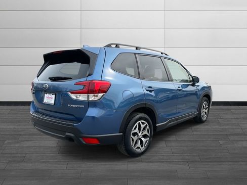 Used 2023 Subaru Forester Premium image 3