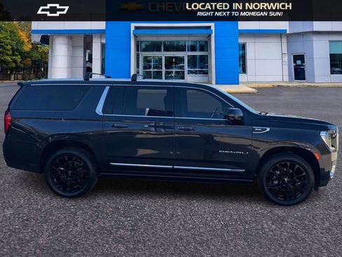 Used 2023 GMC Yukon XL Denali AWD/4WD image 4
