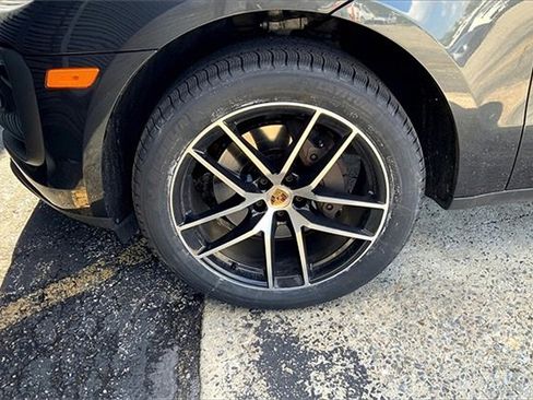 Used 2023 Porsche Macan image 14