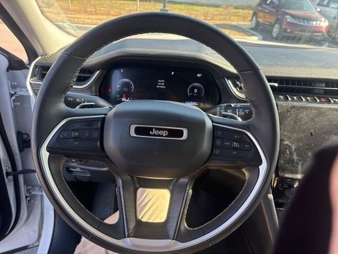 Used 2023 Jeep Grand Cherokee L Limited w/ Black Appearance Package image 20