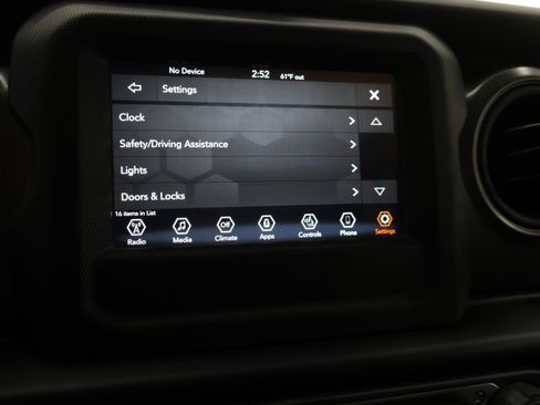 Used 2023 Jeep Gladiator Sport AWD/4WD image 49