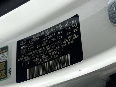 Used 2025 Hyundai Elantra SEL FWD image 12