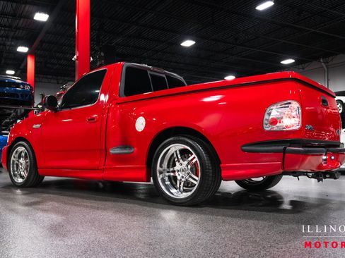 Used 2003 Ford F150 Lightning RWD image 3