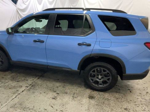 Used 2025 Honda Pilot TrailSport image 10