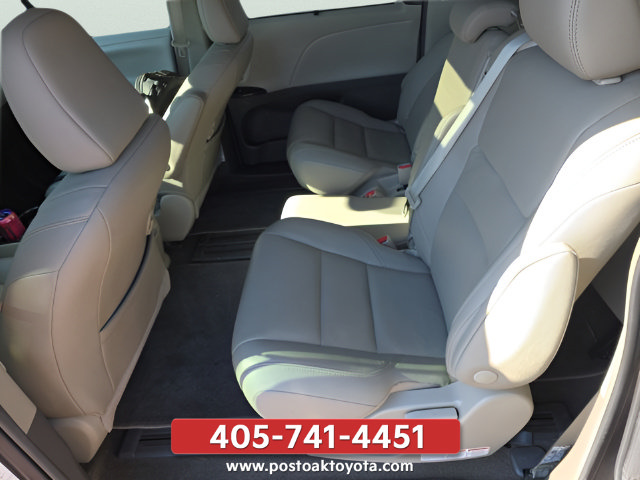 Used 2019 Toyota Sienna XLE w/ XLE Navigation Package FWD image 24