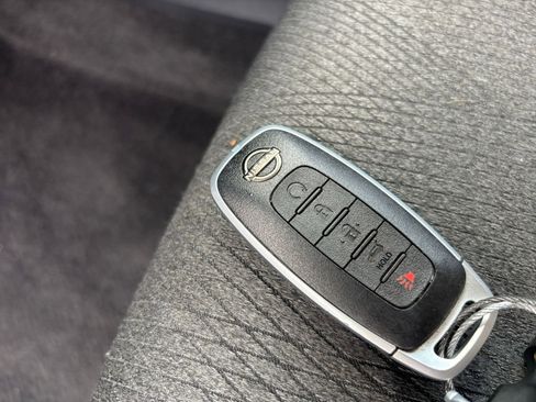 Used 2025 Nissan Rogue SV FWD image 27