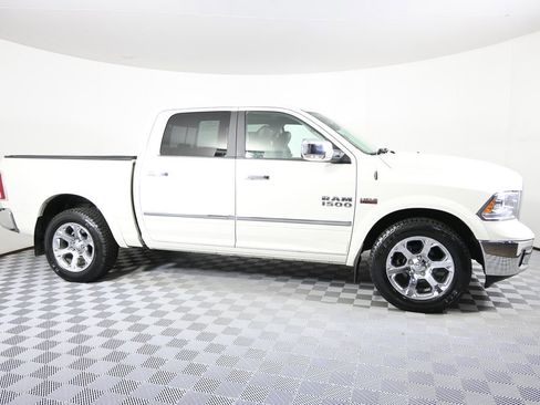 Used 2017 RAM 1500 Laramie AWD/4WD image 9