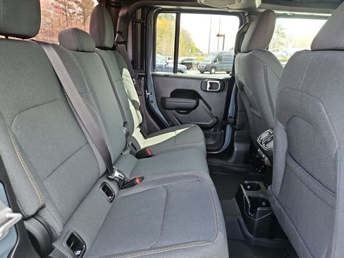 New 2026 Jeep Gladiator Sport AWD/4WD image 17