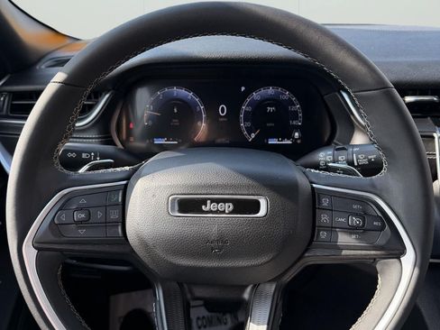 Used 2024 Jeep Grand Cherokee Altitude AWD/4WD image 16