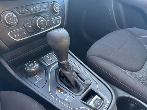 Used 2021 Jeep Cherokee Latitude w/ Safety Group AWD/4WD image 20