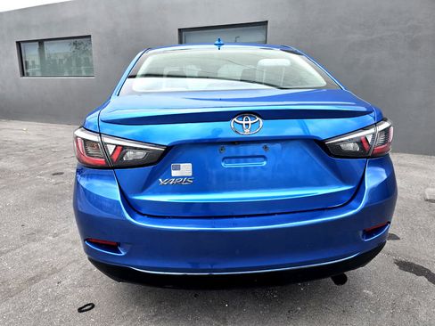 Used 2019 Toyota Yaris XLE image 6