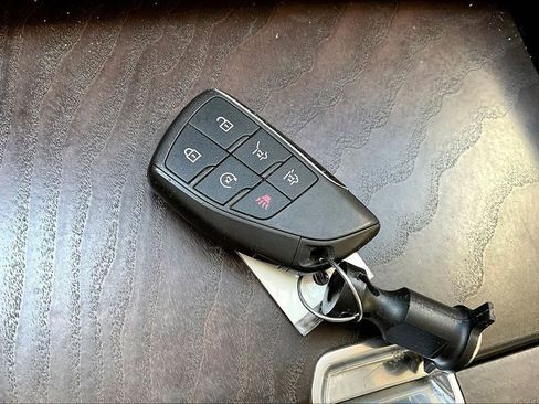 Used 2021 GMC Yukon XL Denali w/ Denali Premium Package image 12