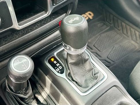 Used 2022 Jeep Wrangler Sport AWD/4WD image 17