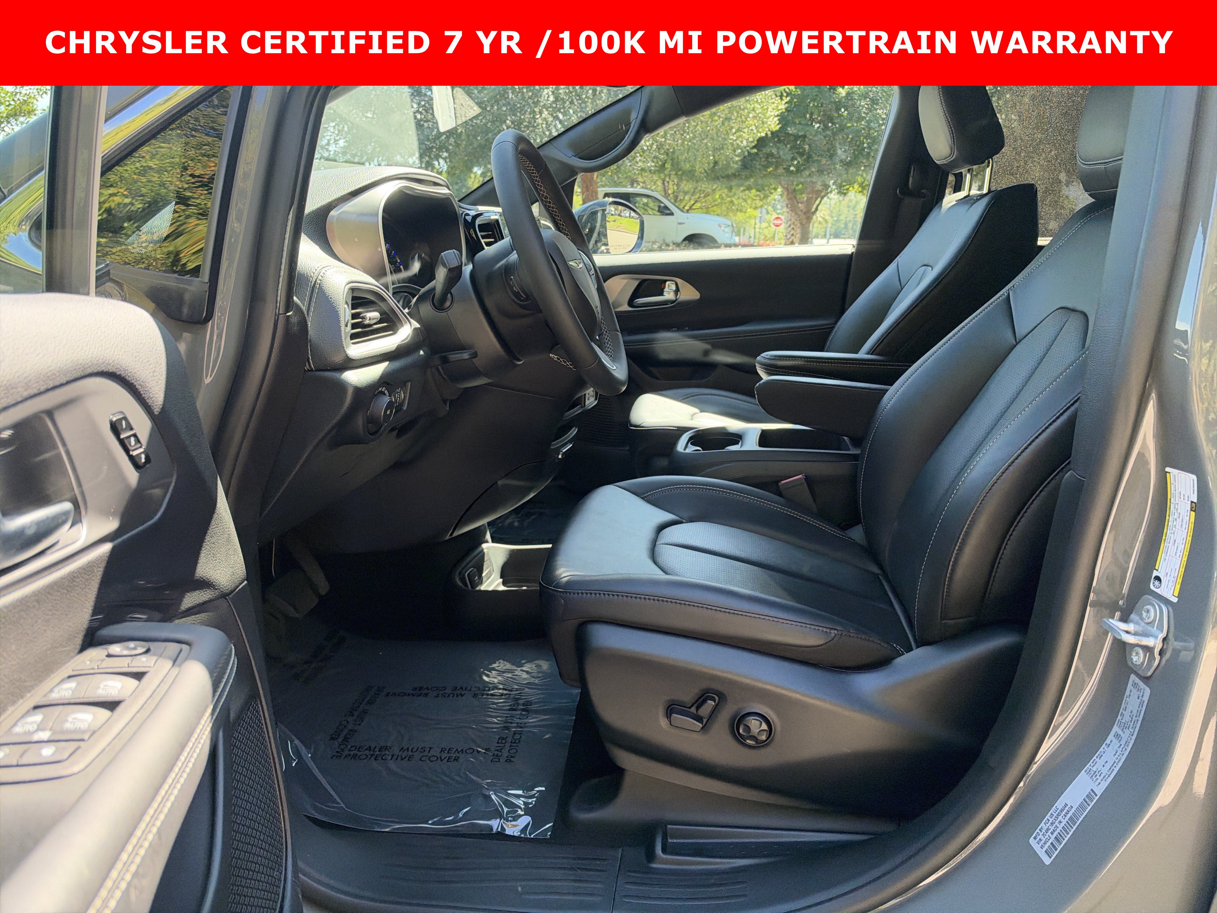 Used 2025 Chrysler Pacifica Select FWD image 15
