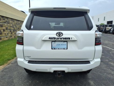 Used 2022 Toyota 4Runner SR5 Premium w/ Moonroof Package AWD/4WD image 9