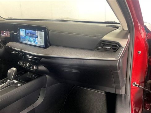 Used 2025 Nissan Kicks SV FWD image 18