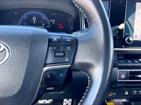 Used 2025 Toyota Camry SE FWD image 24