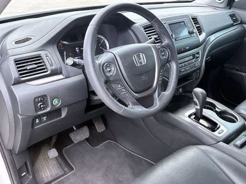 Used 2017 Honda Ridgeline RTL image 2