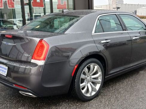 Used 2019 Chrysler 300 Limited image 7