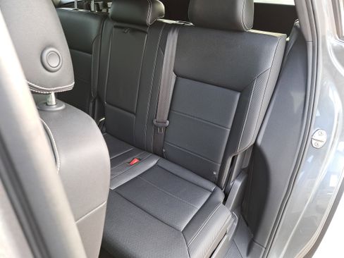 Certified 2023 Volkswagen Atlas Cross Sport SE w/ Panoramic Sunroof Package AWD/4WD image 14